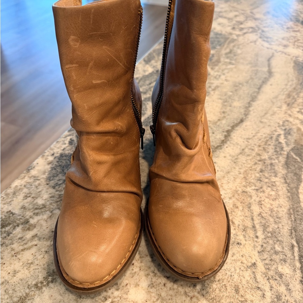 Born Tan Leather lower calf Boots fit like a 9